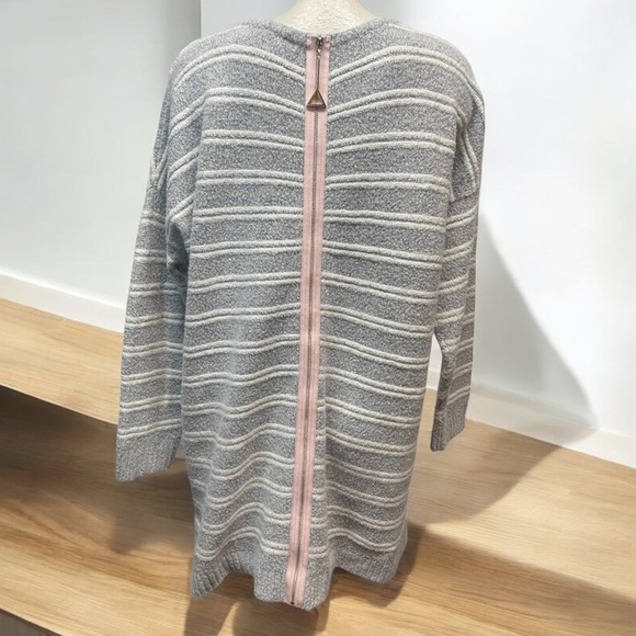 Soft surroundings, grey & white striped sweater, tunic length, size Large - Picture 3 of 6